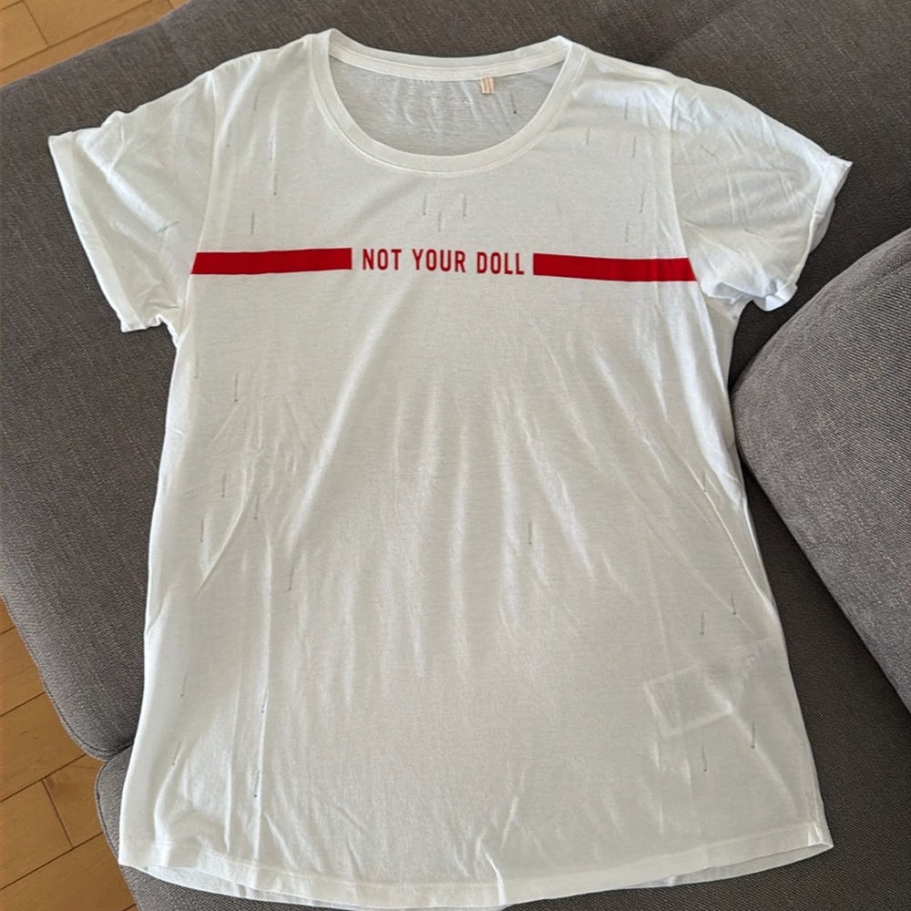 NWOT Guess tshirt